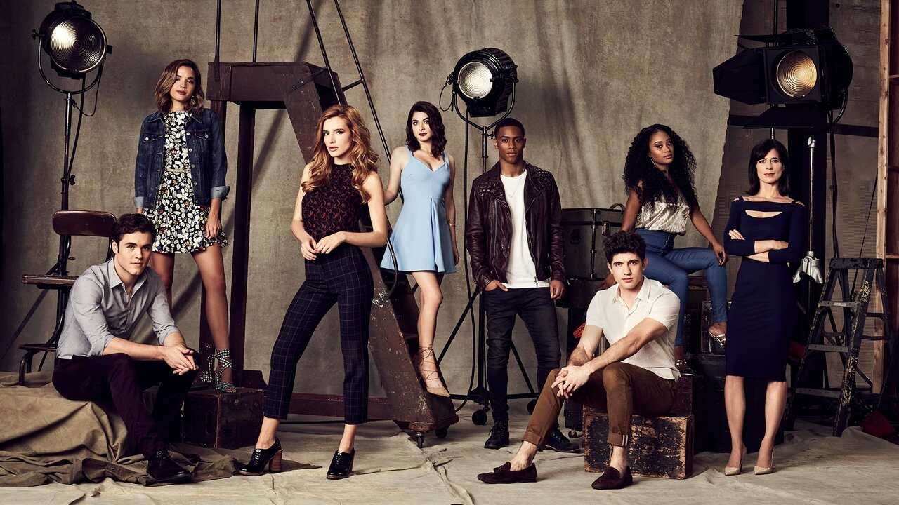 SW| Famous In Love 0