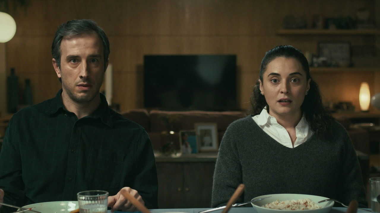 MU| A Round of Applause (2024) 4